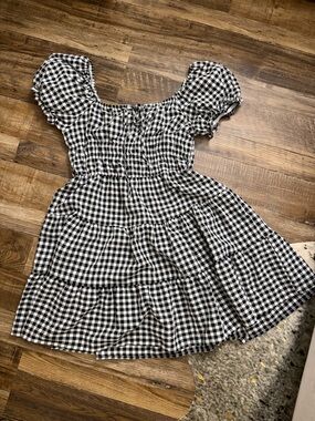 Black and White Gingham Puff Sleeve Dress